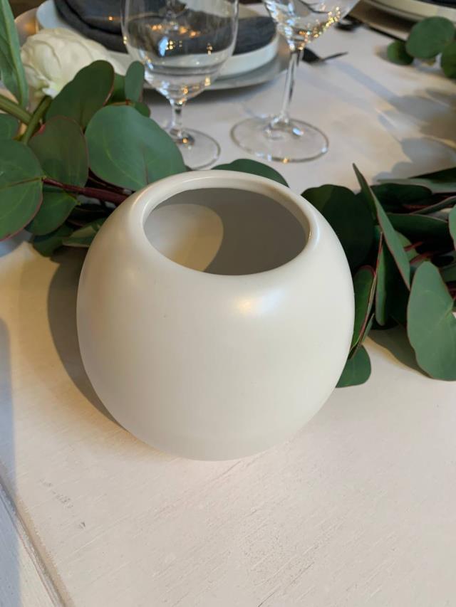 Rental store for white round vase in Portland Oregon