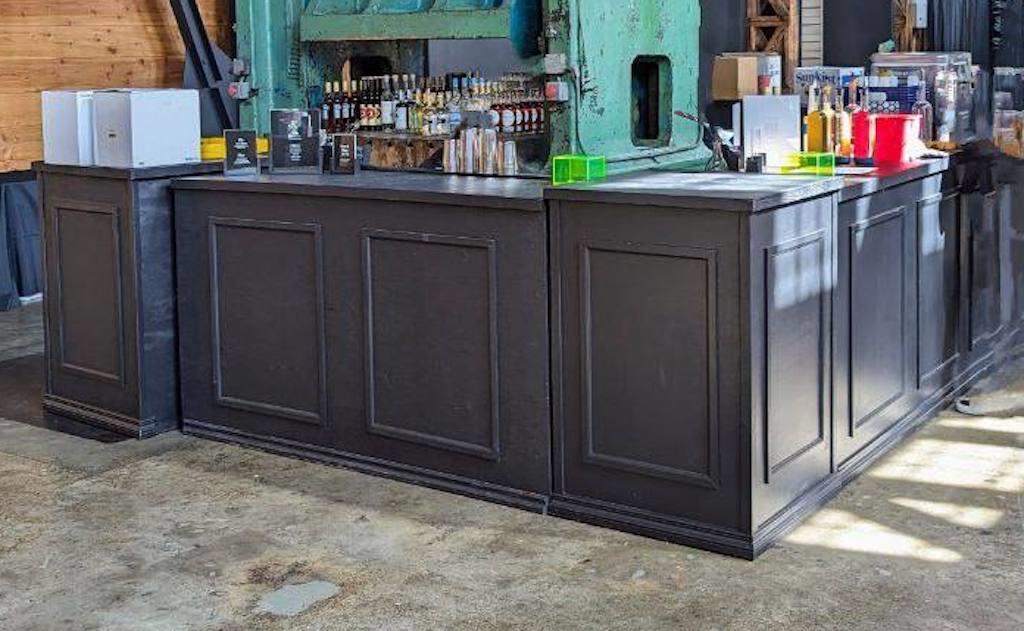 Rental store for 8 foot black savannah bar in Portland Oregon